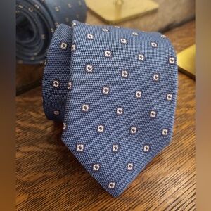 Suitsupply Blue and White Geometric Tie 60”
